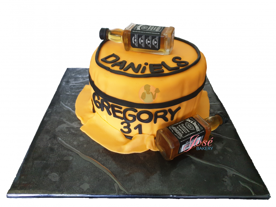 Taart met Jack Daniels mini flesjes 10 personen bestellen Jose bakery