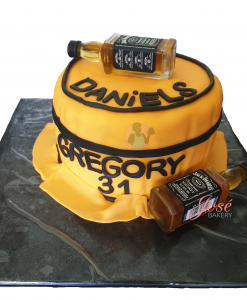 Taart met Jack Daniels flesjes 10 personen